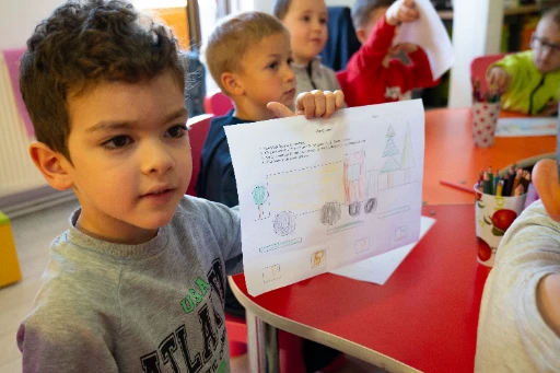 Educatoare și copii